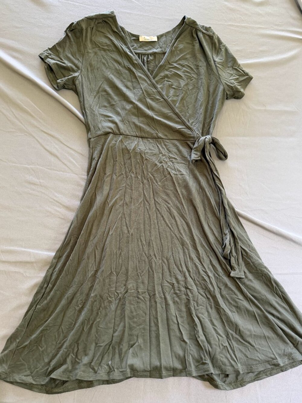 Les Amis Women's Olive Green Knee Length Wrap Dress Small New Without Tags Flaw